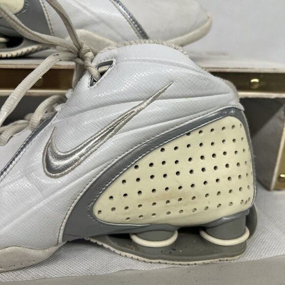 Vintage Nike Shox Revolution Womens Training Shoes Sz 9 Silver White 311233-101 - Picture 4 of 12